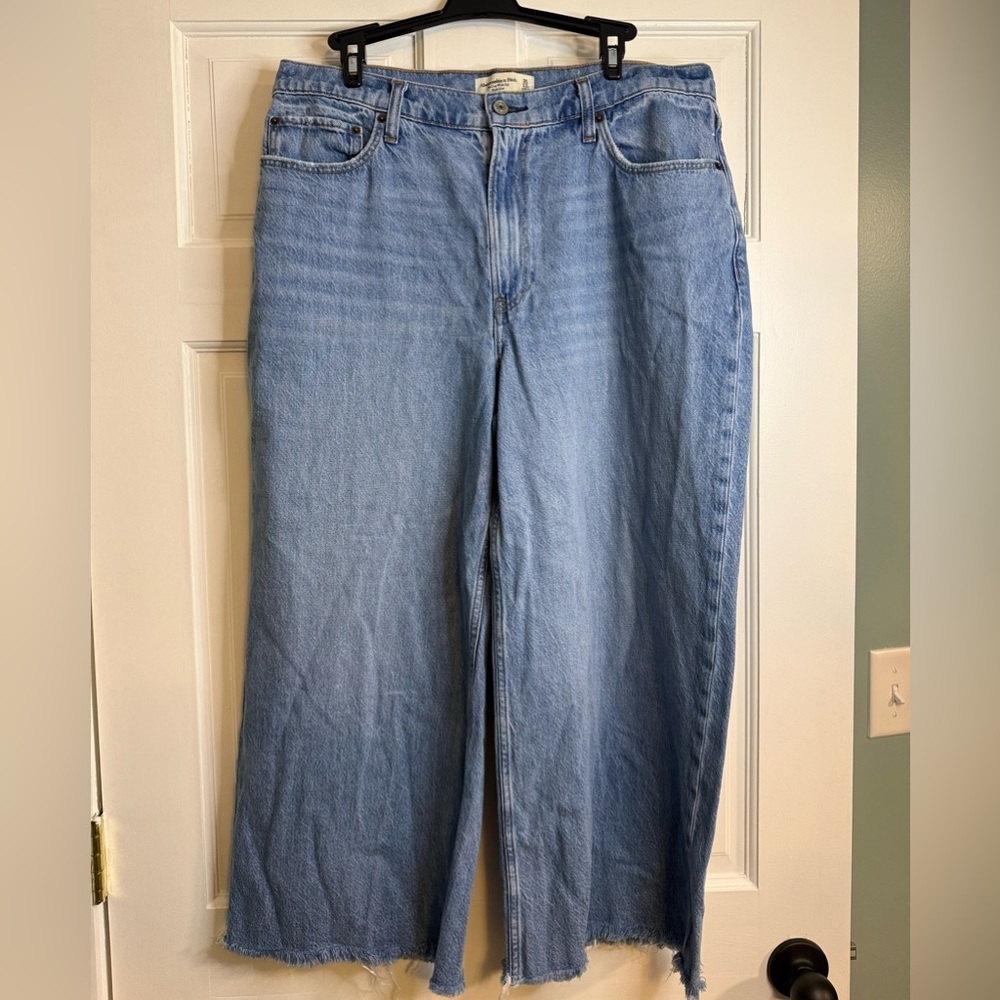 Abercrombie & Fitch The Crop Wide Leg High Rise Jean